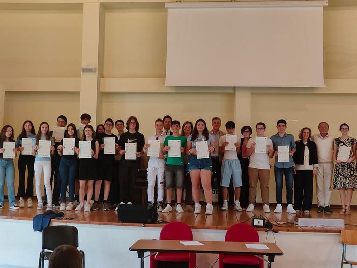 Certificazioni di lingua inglese, premiati gli studenti della scuola media &quot;Cassano&quot;