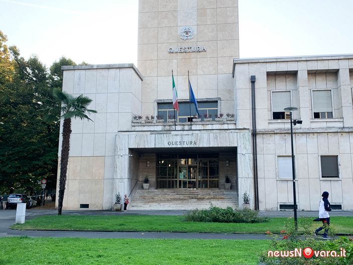 Arrestato un 19enne: hashish e contanti trovati dalla polizia a Novara Arrestato un 19enne: hashish e contanti trovati dalla polizia a Novara