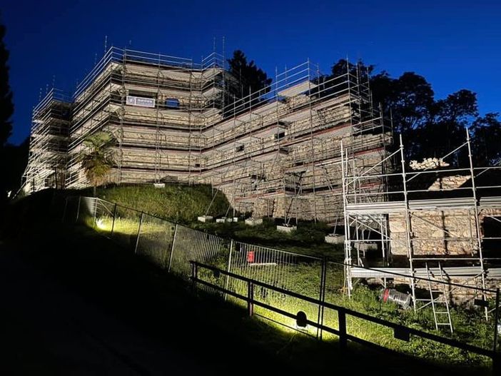 In fase di completamento i lavori ai muri della rocca di Arona