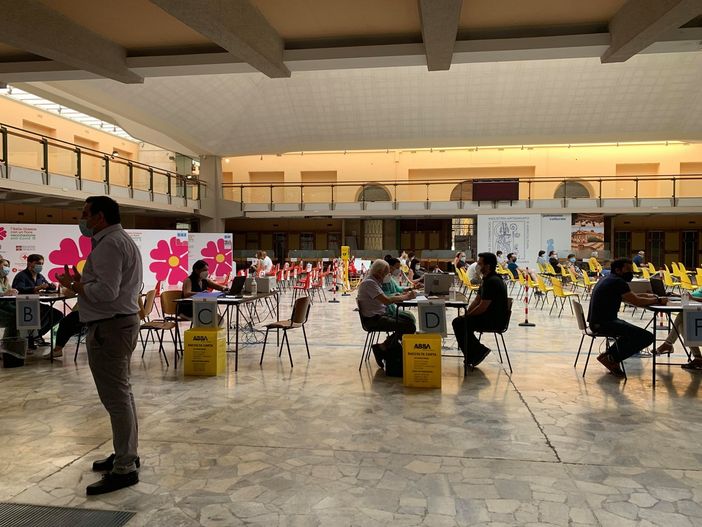 Vaccinazioni: dal 25 novembre accesso diretto per le prime e terze dosi a operatori sanitari e forze dell'ordine Vaccinazioni: dal 25 novembre accesso diretto per le prime e terze dosi a operatori sanitari e forze dell'ordine