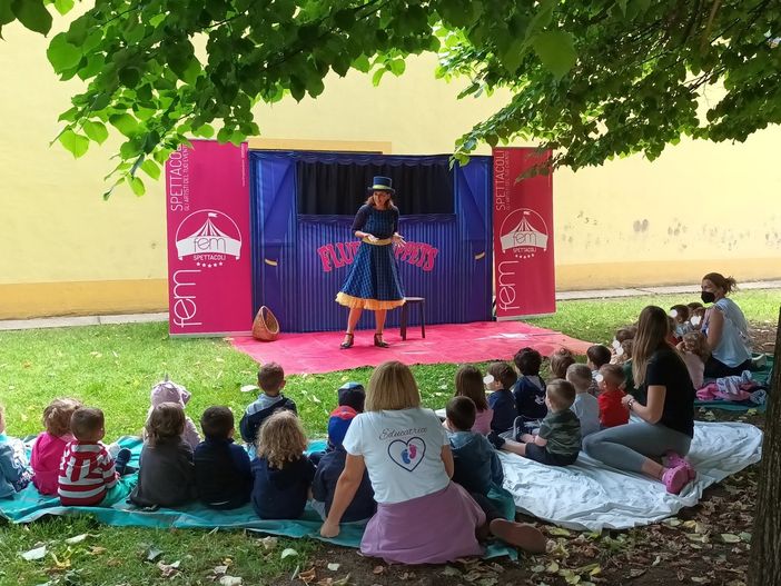 Storie e musica per i bambini dell’asilo Garbarino di Borgo Ticino con i Pupazzi Pazzi Storie e musica per i bambini dell’asilo Garbarino di Borgo Ticino con i Pupazzi Pazzi
