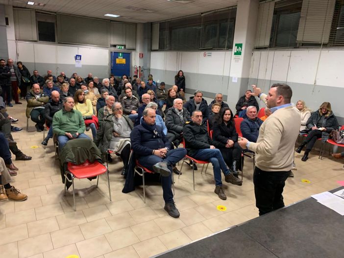 Via Fara, De Grandis davanti ai cittadini: “Non se ne fa nulla”