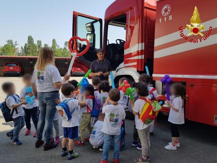 Gli scolari del Sacro Cuore in visita al Comando dei Vigili del Fuoco