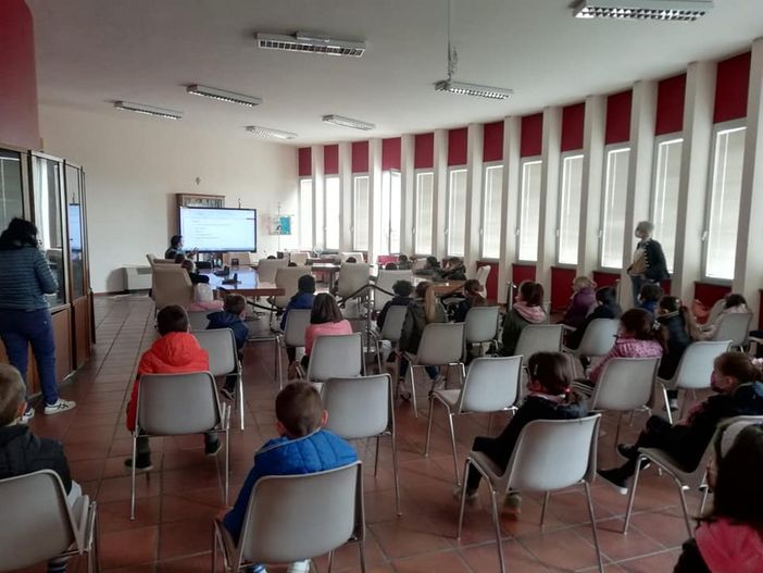 I bambini dell’Istituto Antonelli in visita la Comune di Bellinzago I bambini dell’Istituto Antonelli in visita la Comune di Bellinzago