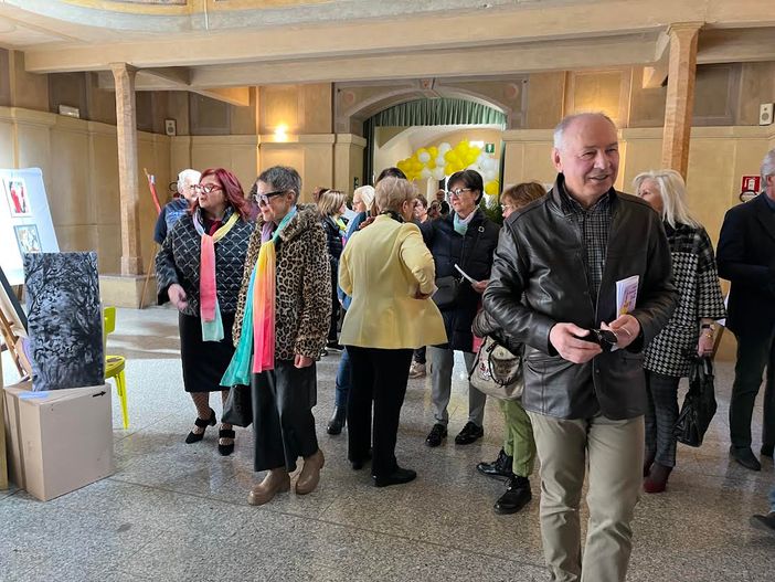 Trecate: successo della visita teatralizzata alla mostra di pittura “Donne raccontate&quot;