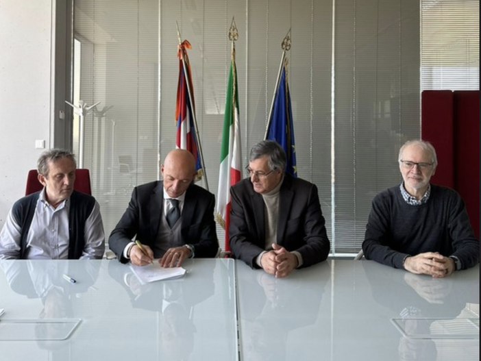 I vaccini anti-Covid e anti-influenzali si possono fare in farmacia: rinnovato l’accordo con la Regione I vaccini anti-Covid e anti-influenzali si possono fare in farmacia: rinnovato l’accordo con la Regione