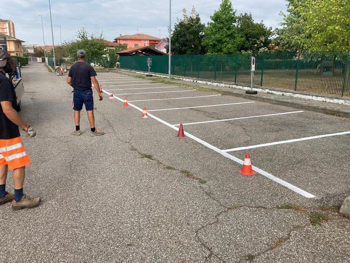 A Momo si rinnova la segnaletica orizzontale