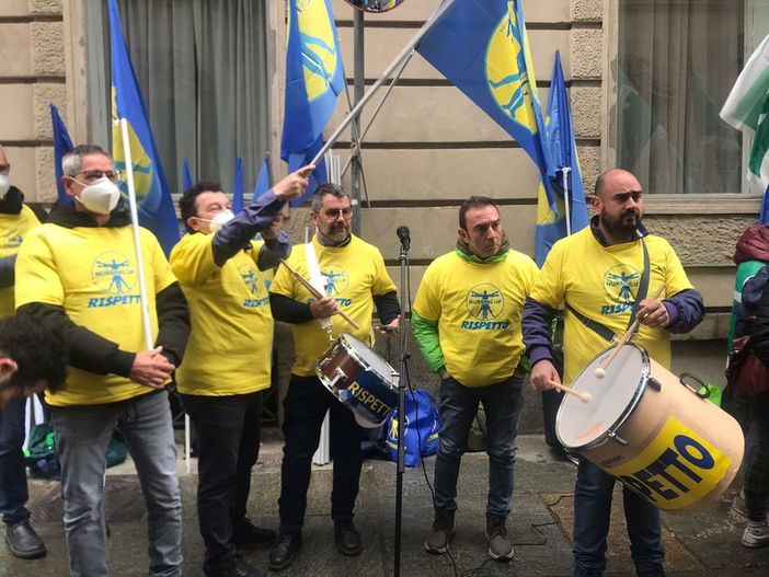 Sanità, denuncia dei precari: "Il sistema piemontese è una bomba, sta per scoppiare" FOTO E VIDEO Sanità, denuncia dei precari: "Il sistema piemontese è una bomba, sta per scoppiare" FOTO E VIDEO