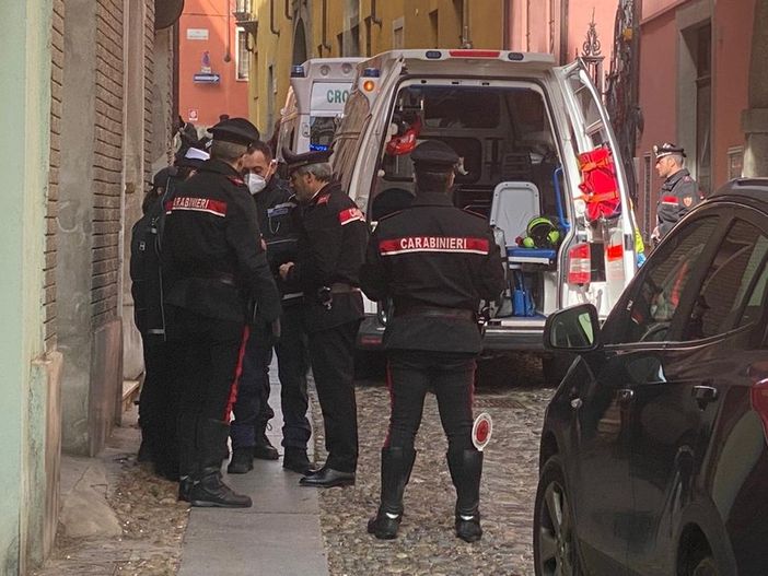 Dal Nord Ovest. Pinerolo: figlio uccide madre a martellate dopo una lite Dal Nord Ovest. Pinerolo: figlio uccide madre a martellate dopo una lite