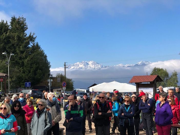 Cai, un successo l’escursione a sostegno dei ristoratori del Mottarone Cai, un successo l’escursione a sostegno dei ristoratori del Mottarone
