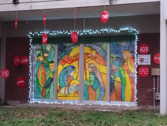 “Una luce in città”: il presepe e le decorazioni natalizie della primaria Don Milani “Una luce in città”: il presepe e le decorazioni natalizie della primaria Don Milani