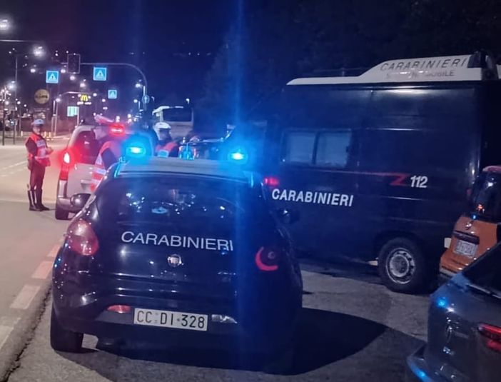 Dal nord ovest. Folle inseguimento da Domodossola a Meina: arrestato 52enne dopo la fuga a 200 all’ora
