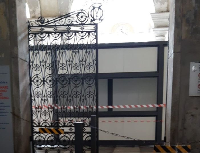 Il controverso Infopoint del Maggiore: una mancanza di eleganza nell'area storica