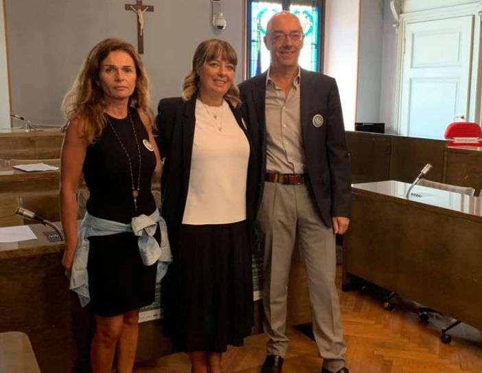 Da sinistra Marianna De Caro (organizzatrice), l'assessore al commercio Elisabetta Franzoni e Alessandro Scandella di Confartigianato Imprese
