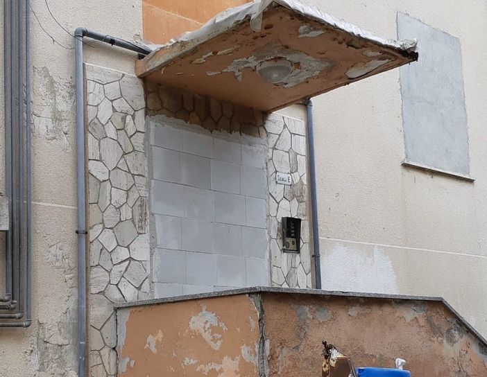 Sgomberati abusivi in una palazzina Atc novarese