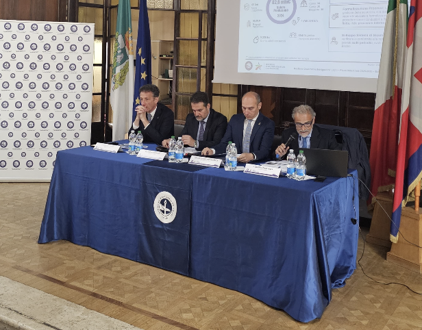 Presentato ad Arona il Piano Industriale 2025-2029 di Navigazione Laghi Oltre 110 milioni di investimenti per flotta, infrastrutture e innovazione tecnologica