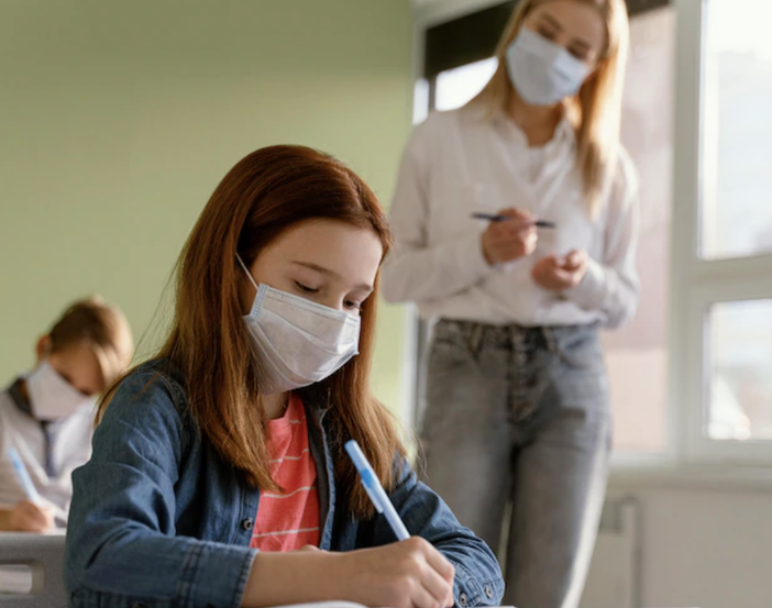 “La mascherina a scuola si sarebbe potuta togliere prima, investendo su ventilazione meccanica”