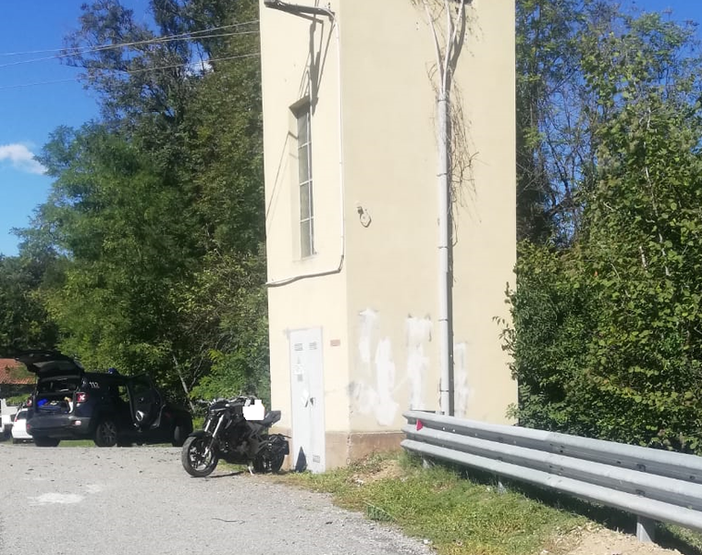 Schianto in moto contro un muro a Sostegno, 59enne in prognosi riservata