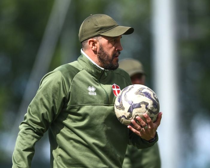 Pablo Gonzalez lascia la panchina della Primavera del Novara: “Sarò sempre un tifoso azzurro” Pablo Gonzalez lascia la panchina della Primavera del Novara: “Sarò sempre un tifoso azzurro”