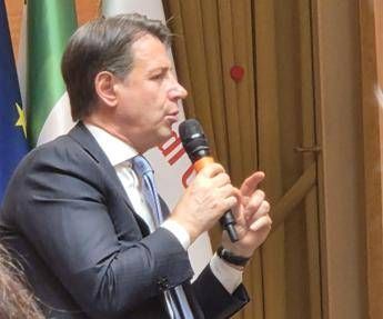 M5S, ecco 'Una nuova primavera'. Conte presenta il suo manifesto: "Ci sono premesse per vincere elezioni" M5S, ecco 'Una nuova primavera'. Conte presenta il suo manifesto: "Ci sono premesse per vincere elezioni"