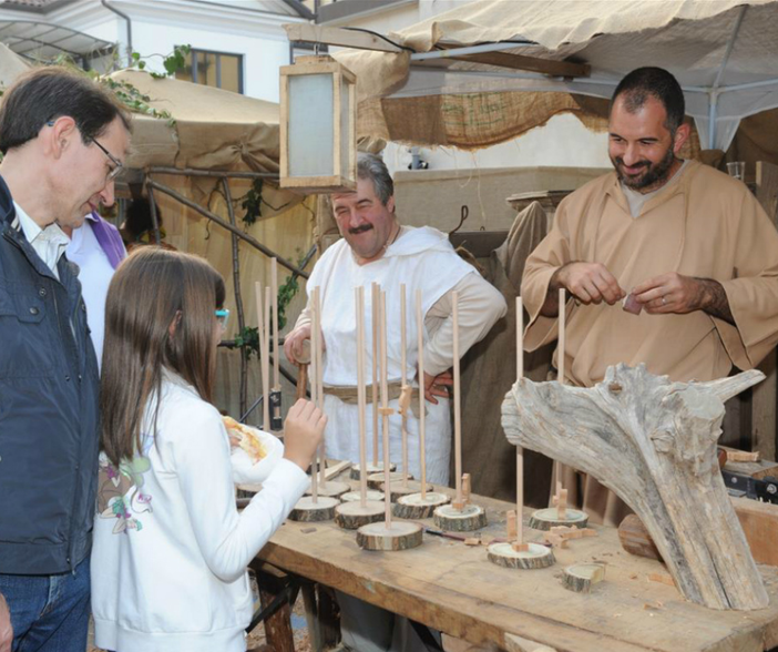 Vuoi vivere l’atmosfera del Medioevo con i tuoi bambini? Vieni ad Asti ad Arti e Mercanti! Vuoi vivere l’atmosfera del Medioevo con i tuoi bambini? Vieni ad Asti ad Arti e Mercanti!