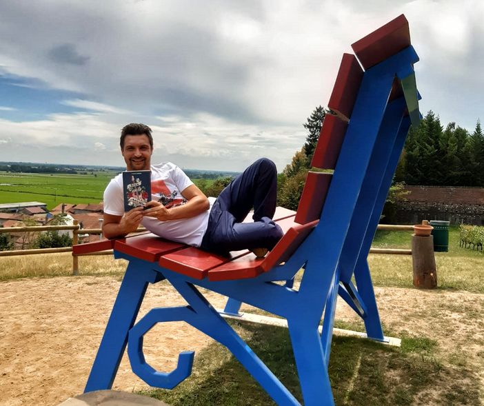 Sarà presentato il 24 luglio alla panchina gigante di Barengo il libro ‘Il rock non balla in maschera’ Sarà presentato il 24 luglio alla panchina gigante di Barengo il libro ‘Il rock non balla in maschera’