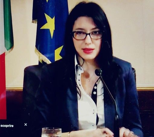 Regole per la maturità: a scuola 15 minuti prima, distanza di due metri, un solo accompagnatore