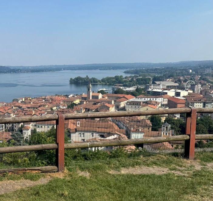 Arona, l’ex campo di via Monte Zeda diventa area verde intitolata a Giovanni Di Domenico