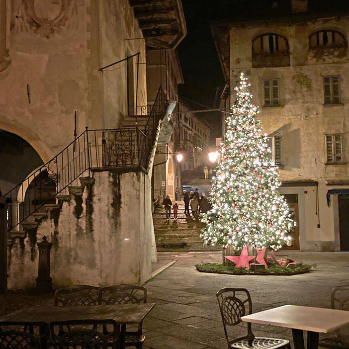 Orta San Giulio si illumina per il Natale Orta San Giulio si illumina per il Natale