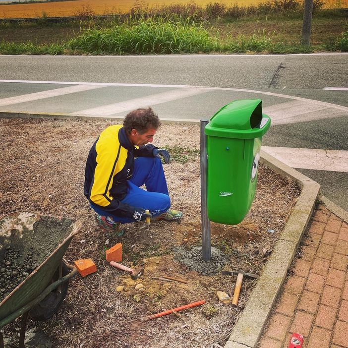 A Garbagna Novarese installati i nuovi cestini per lo &quot;sporco&quot; dei cani