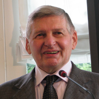 Ripartono i Giovedì letterari in biblioteca con una festa per gli 80 anni di Giannino Piana Ripartono i Giovedì letterari in biblioteca con una festa per gli 80 anni di Giannino Piana