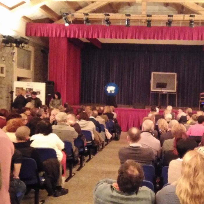 Al Teatro degli Scalpellini va in scena 'Monday', spettacolo sulle microplastiche