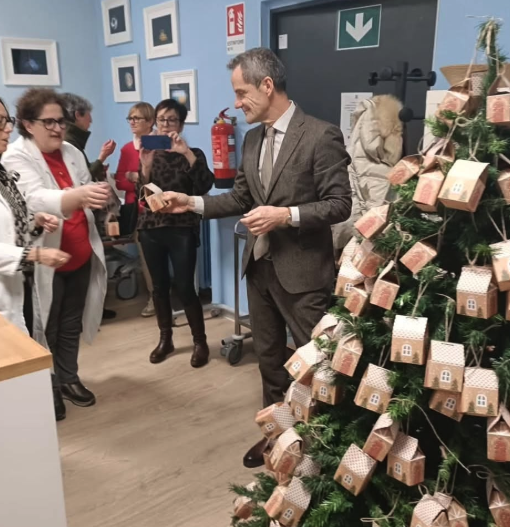 Magia e umanizzazione: il Natale in oncologia a Borgomanero tra creatività e desideri Magia e umanizzazione: il Natale in oncologia a Borgomanero tra creatività e desideri