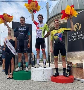 Le borse di studio della Saprom ai migliori diplomati della scuola secondaria di primo grado "Cassano" di Trecate Le borse di studio della Saprom ai migliori diplomati della scuola secondaria di primo grado "Cassano" di Trecate