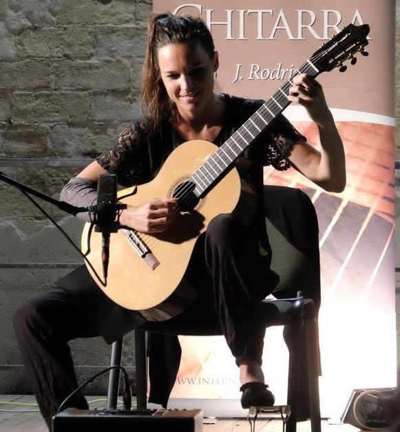 Sabato 25 presso la chiesa di Bagnalera ad Armeno ‘Un paese a sei corde’ ospiterà Giulia Ballarè