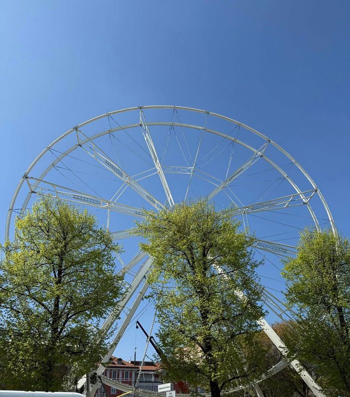 Torna la Ruota panoramica ai giardini di Arona