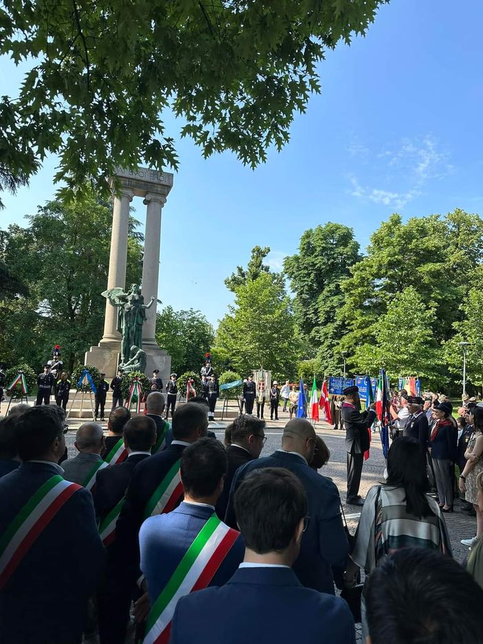 Celebrazione del 77º Anniversario della Repubblica Italiana al Monumento ai Caduti Celebrazione del 77º Anniversario della Repubblica Italiana al Monumento ai Caduti