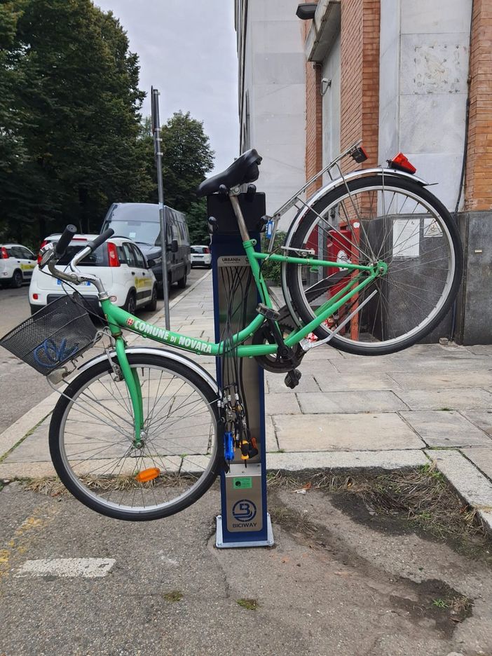 Nuova stazione di riparazione e gonfiaggio per biciclette a Largo Costituente Nuova stazione di riparazione e gonfiaggio per biciclette a Largo Costituente