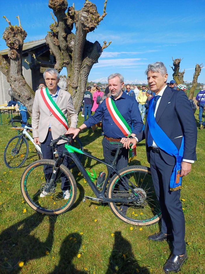 Inaugurata la nuova pista ciclopédonale tra Oleggio e Mezzomerico Inaugurata la nuova pista ciclopédonale tra Oleggio e Mezzomerico