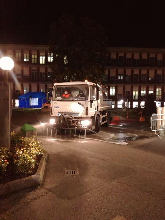 Assa provvede gratuitamente all’igienizzazione delle strade dell'Ospedale Maggiore