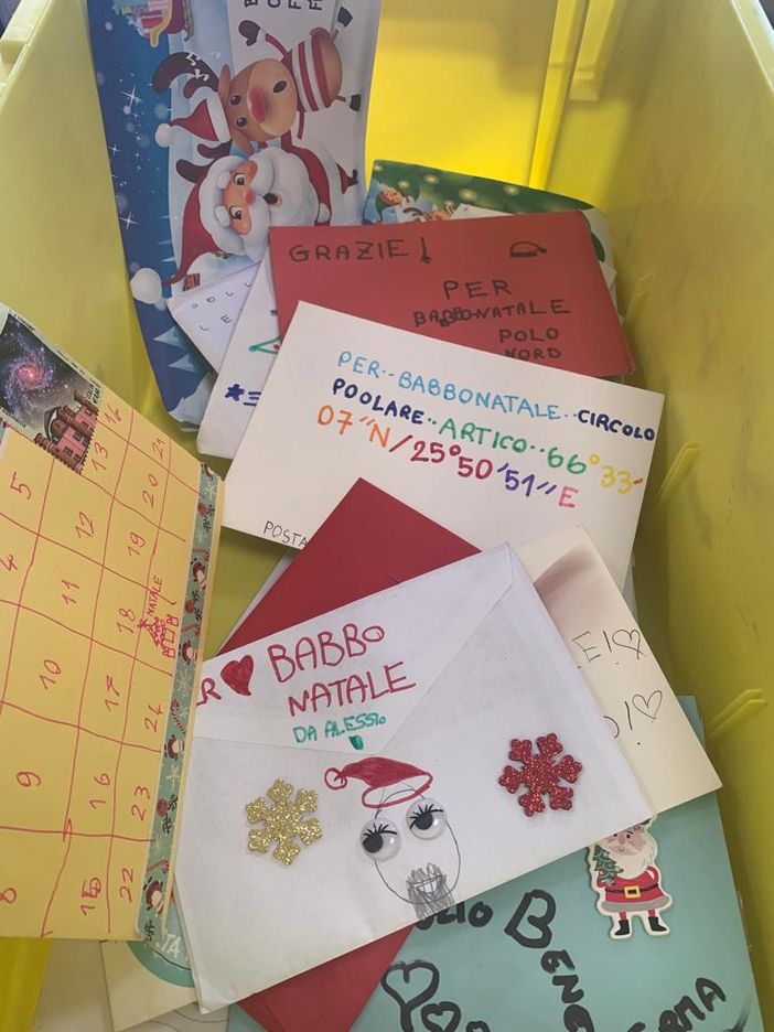 Poste Italiane prende in consegna le letterine di Babbo Natale Poste Italiane prende in consegna le letterine di Babbo Natale