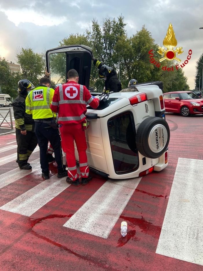 Incidente in via Adamello a Novara, un ferito