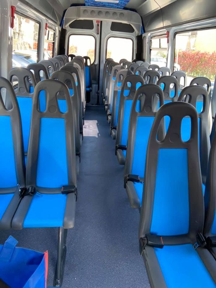 Chiede di indossare la mascherina, autista insultato e strattonato