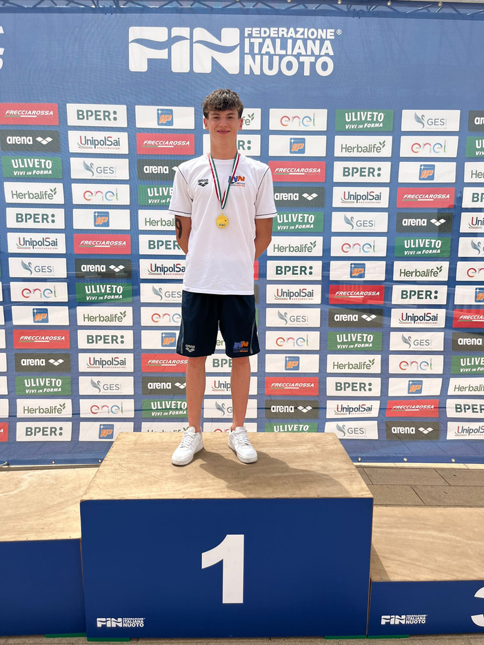 Pietro Colombo bi-campione italiano nella 5 e 2,5 km di fondo in acque libere