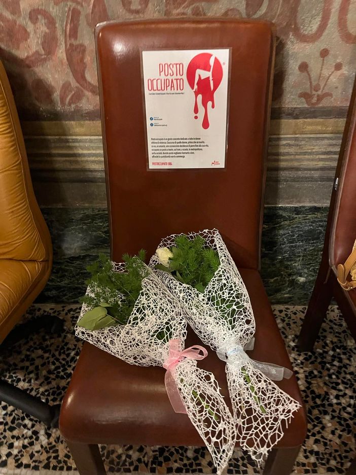 ‍Iin consiglio il ricordo del presidente Berlusconi e due rose bianche per Giulia Tramontano e il suo bambino