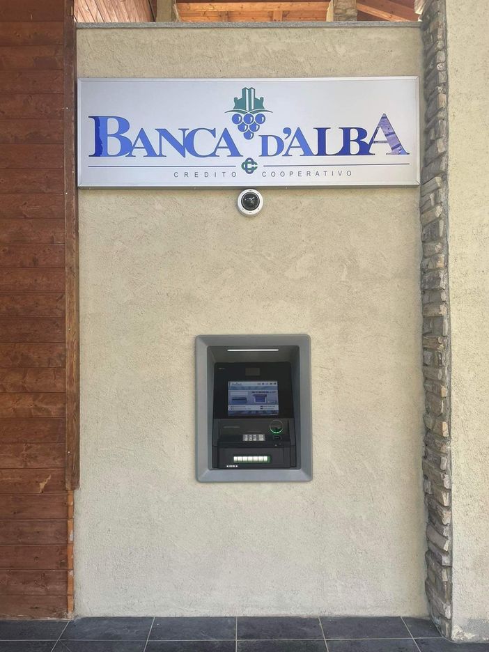 Dopo un anno torna il bancomat a Pettenasco Dopo un anno torna il bancomat a Pettenasco