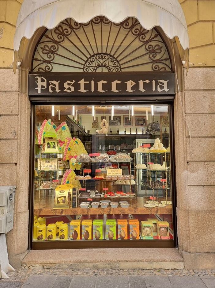 Chiude la storica pasticceria Gramigni: Novara saluta un’icona del centro