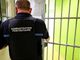 Francia, rivolta nelle carceri: auto incendiate e spari