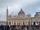 Papa Francesco, riaperta San Pietro: già oltre 128mila persone per l'omaggio - Diretta