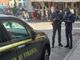 Cronaca nord-ovest. Bigiotteria e addobbi natalizi irregolari: 1.600 articoli sequestrati dalla Guardia di Finanza